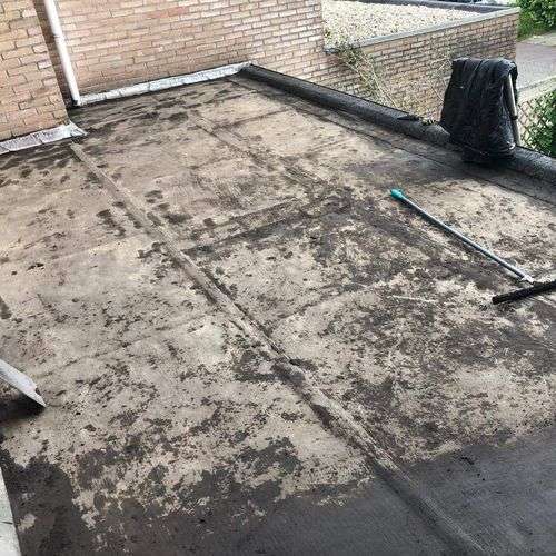 Schoonmaken van een plat dak in Velp Schoonmaken van een plat dak in Velp